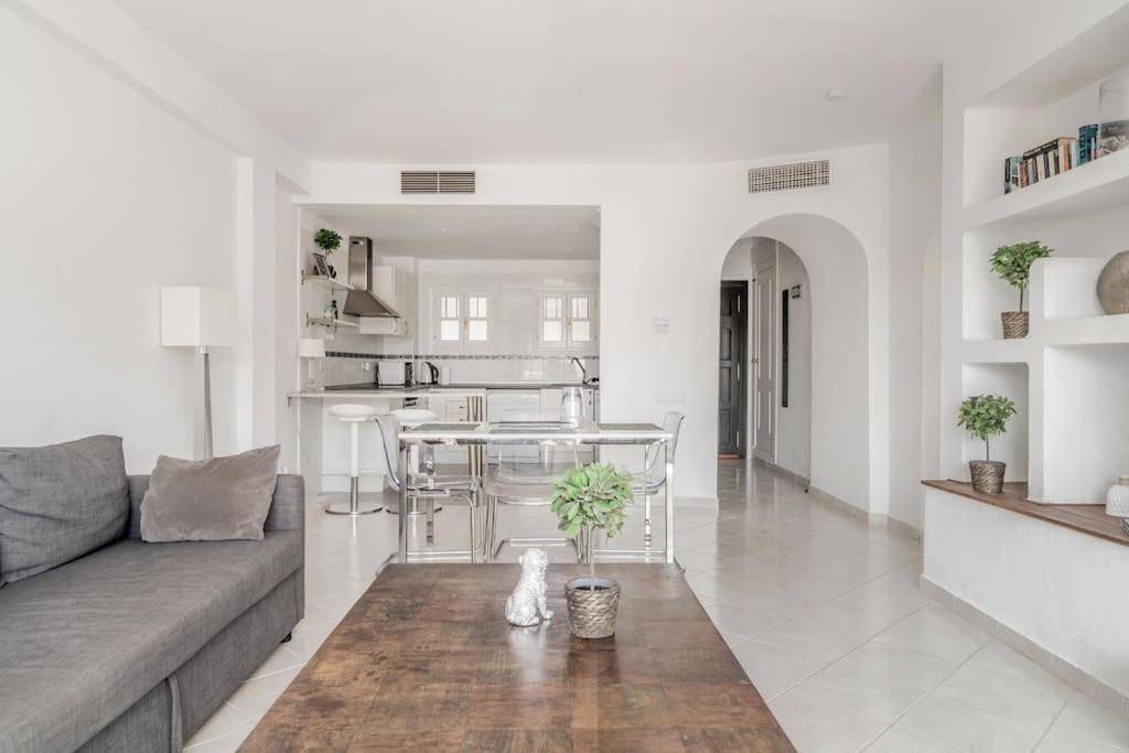 Marina Puerto Banus By Hostlovers